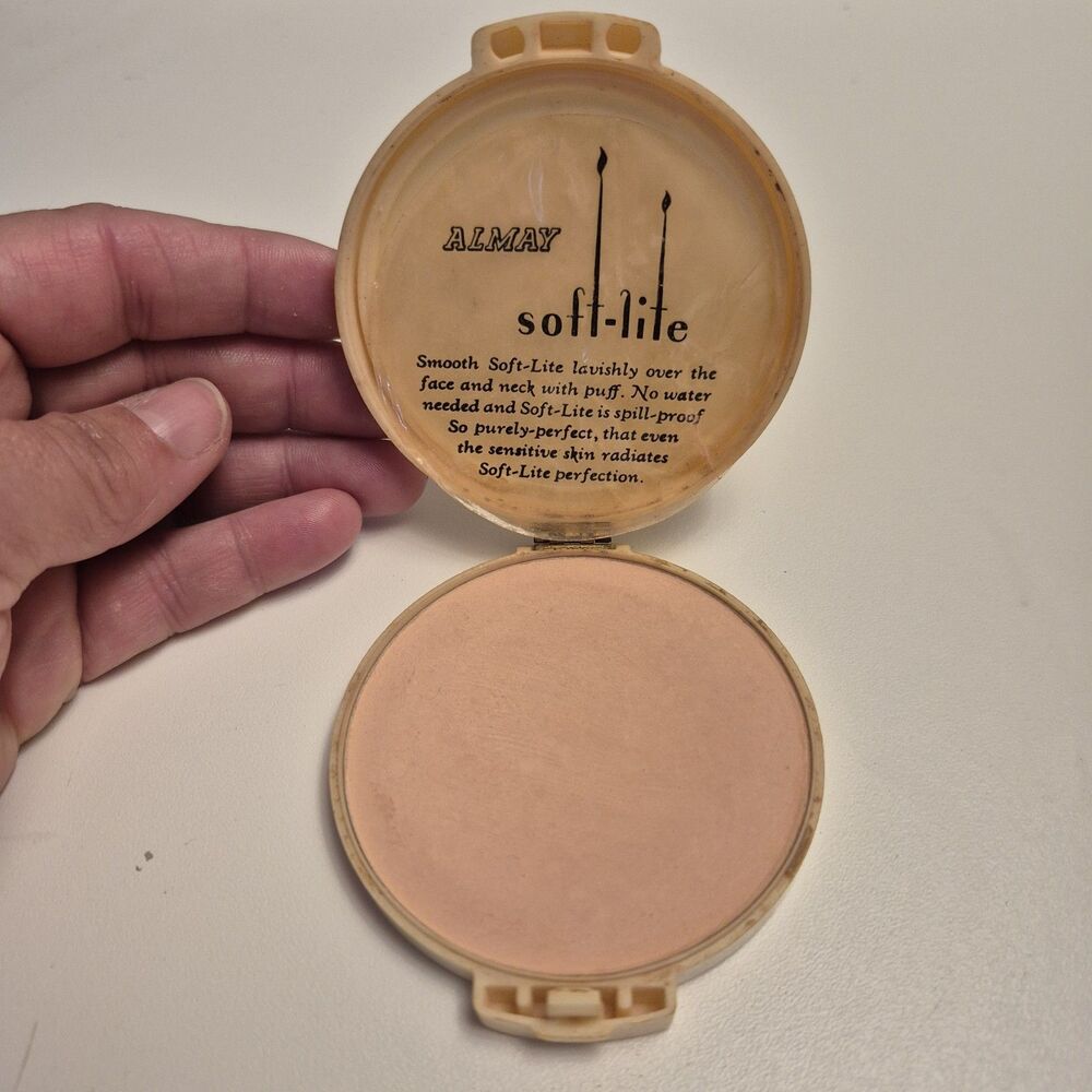 Vintg Almay Softlite Pressed Powder